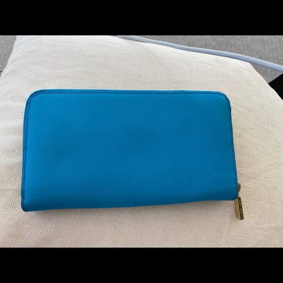 Tory Burch Robinson Wallet - Picture 4 of 8